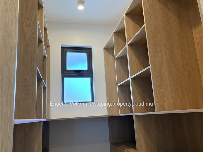FOR RENT - Unfurnished 4-bedroom villa in Tamarin