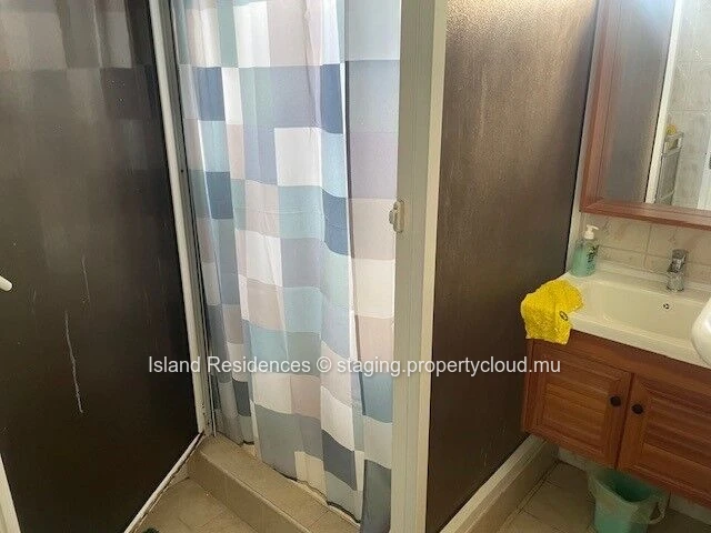 Spacious 3 bedroom apartment with a large covered terrace