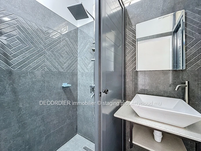 Propriété avec 4 appartements