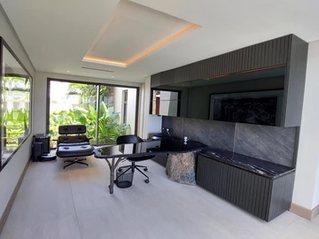 5 Bedroom Villa
