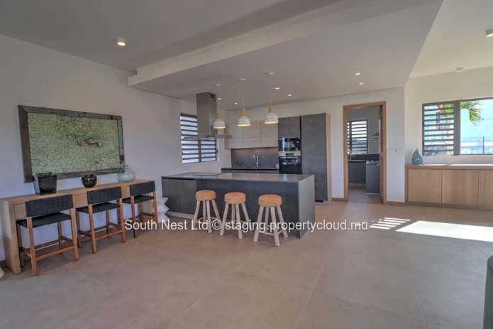 4-bed villa with a modern architecture in a prestigious golf estate