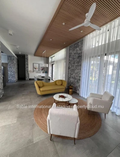 Villa à vendre Pereybere, 438m², 4 chambres, piscine privée, proche commodités. Climatisée, garage.