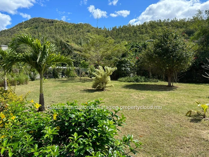 Matala Villa: villa with mountain view, tropical garden and private pool - Black River