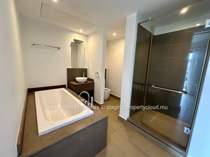 Bel Appartement De 3 Chambres Dans Une Residence Avec Hotel & Golf A Azuri - Ile Maurice