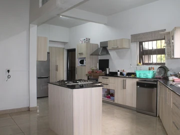 4 Bedroom Villa