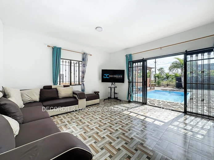 Pretty 3-bedroom house with swimming pool (Sole Mandate)