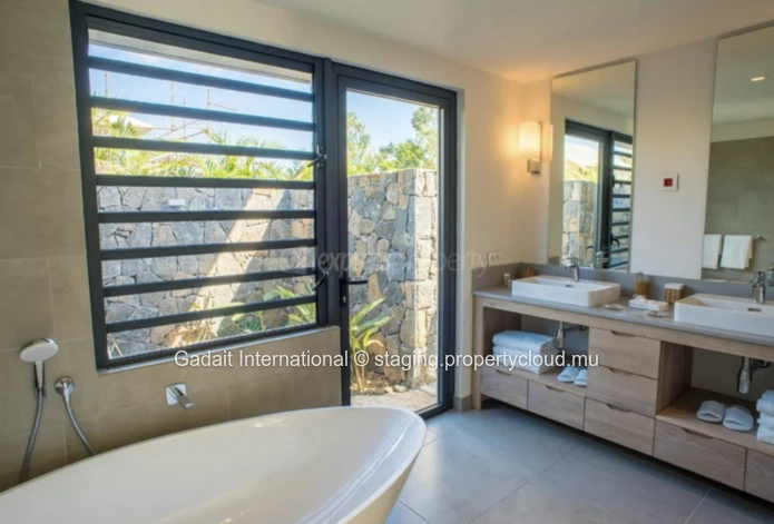 Villa Tropicale Élégante à Marguery – 3 Chambres avec Piscine Privée & Vue Montagne