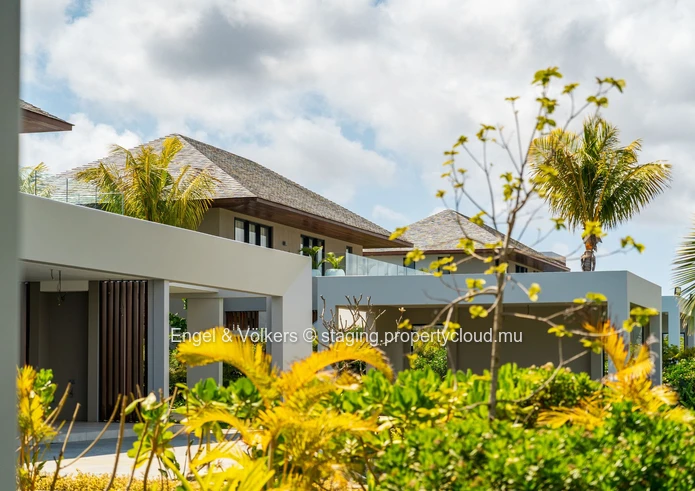Exclusive 5-Bedroom Fairway Villa in Prime Position