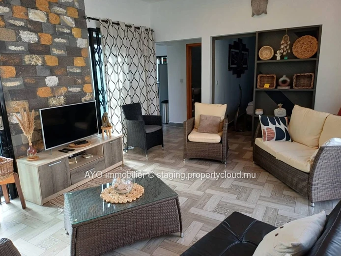 Cosy 3 bedroom home in a small residential complex near Grand Bay centre