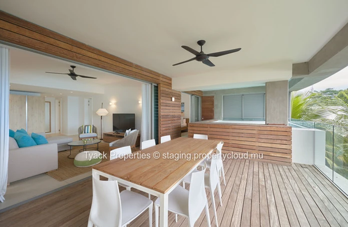 Apartment with Exceptional Lagoon Access