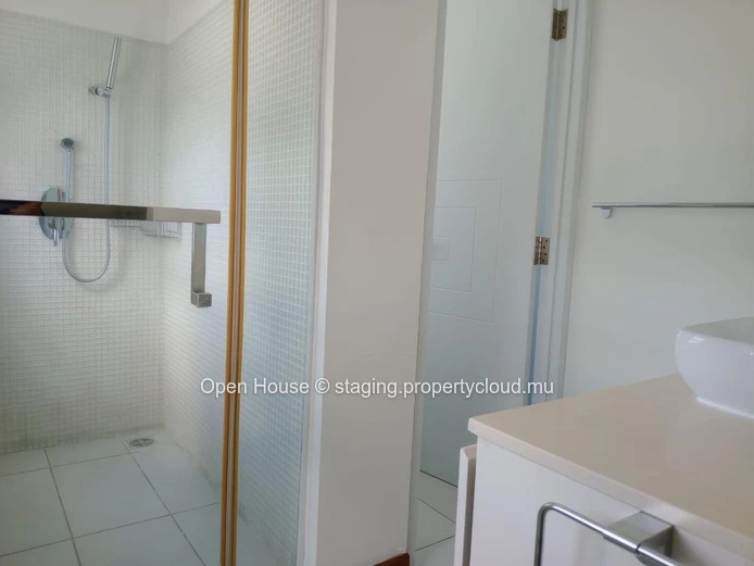 Superb beachfront Penthouse for sale in Pointe aux Biches, 3 bedrooms, communal pool, price Rs 28M. Don't miss out!
