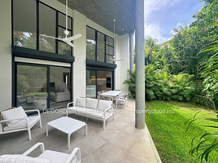 Magnificent duplex apartment in Pointe aux Cannoniers