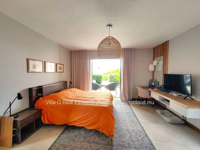 Sale accessible to Mauritians only. Lovely villa in a secure residence, 5 minutes from the beach and the center of Gr...