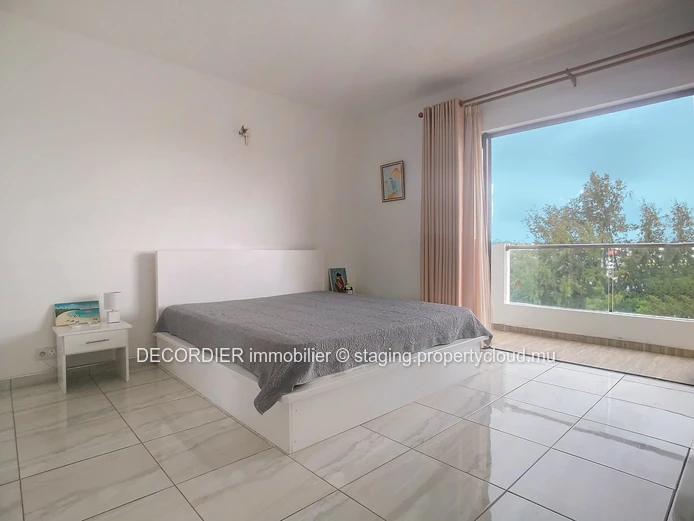 Penthouse located in a secure residence with a sea view rooftop