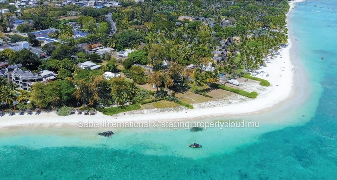 Luxury Penthouse in Trou aux Biches with Communal Pool & Sea Access 