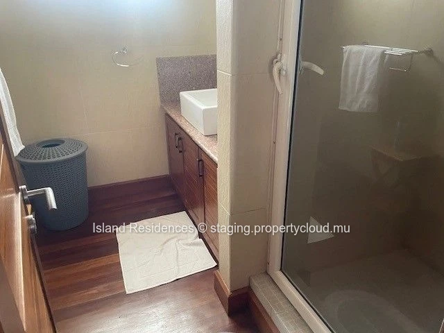 Fully furnished villa with 3 bedrooms, pool and parking within walking distance of Mon Choisy beach