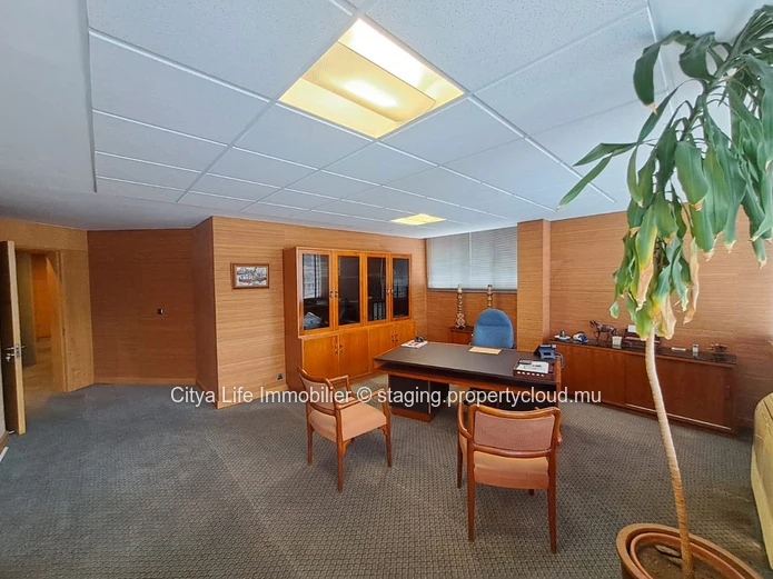 Office - 377 m²