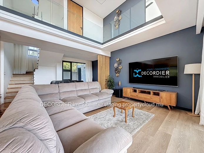 Stunning contemporary home in Calodyne, walking distance to the Sea