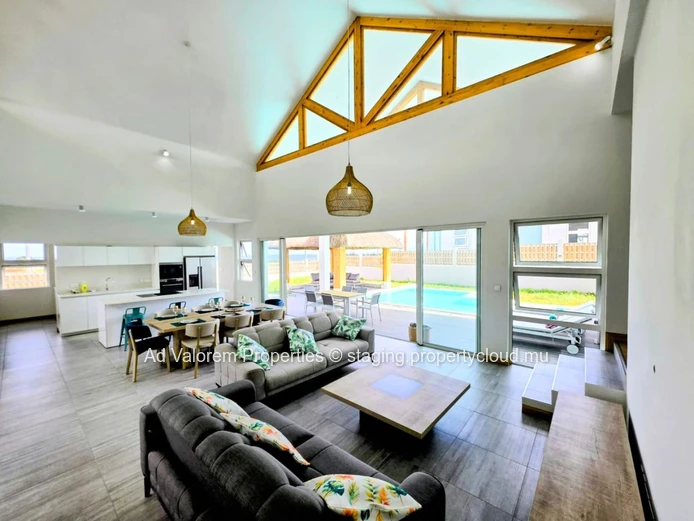 Stunning Dream Villa for Rent in Albion – 287 m²
