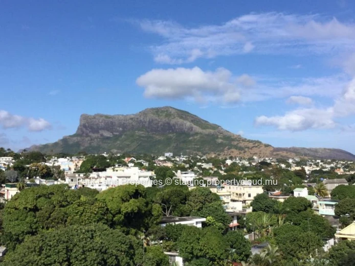 Office with exceptional visibility in Beau Bassin