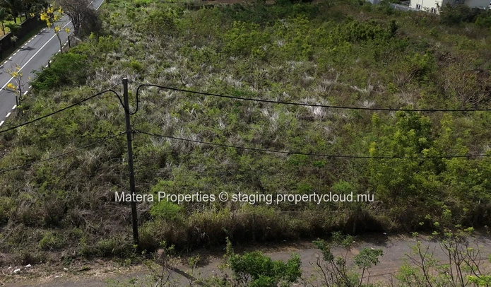 Terrain résidentiel de premier choix à Calodyne avec 4 465m² m2 (1 Arpent 05)