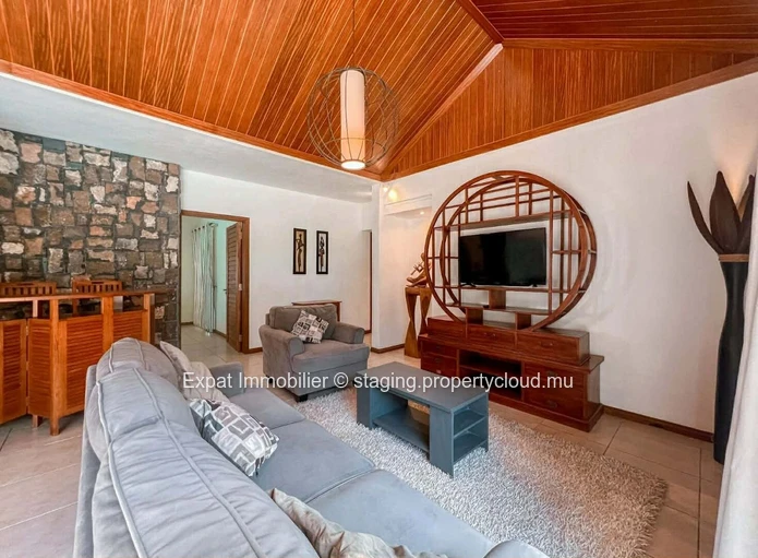 Single-storey villa with swimming pool and large garden – Grand Baie