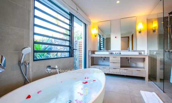 PDS villa for sale in Rivière Noire - Black River, 224m², land of 372m², 3 bedrooms, private pool, Prestige, €.