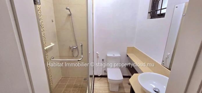 Bel appartement meublé et équippé de 135 m² situé à Vandermeersch, Rose-Hill
