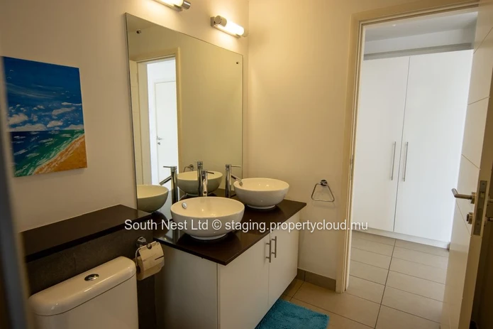 Furnished ground floor apartment with 3 bedrooms and garden 