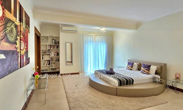 Exceptional 4-Bedroom Villa on a large Landscaped Garden