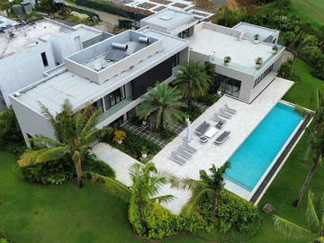 5 Bedroom Villa