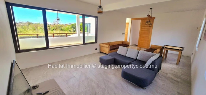 Découvrez cette charmante maison familiale meublée et équipée de 310 m² sur un terrain de 222 toises, idéalement situ...