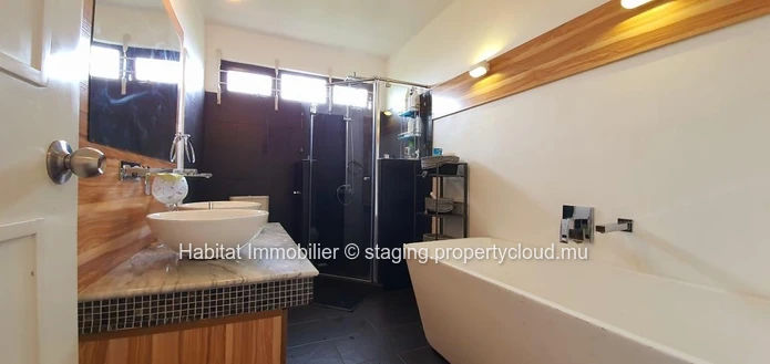 TO RENT - Furnished and equipped family home of 343 m2 on a land of 133 toises located in the famous morcellement of ...