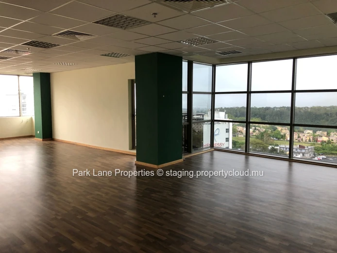 Full floor office space in the heart of Ebene - with existing tenants