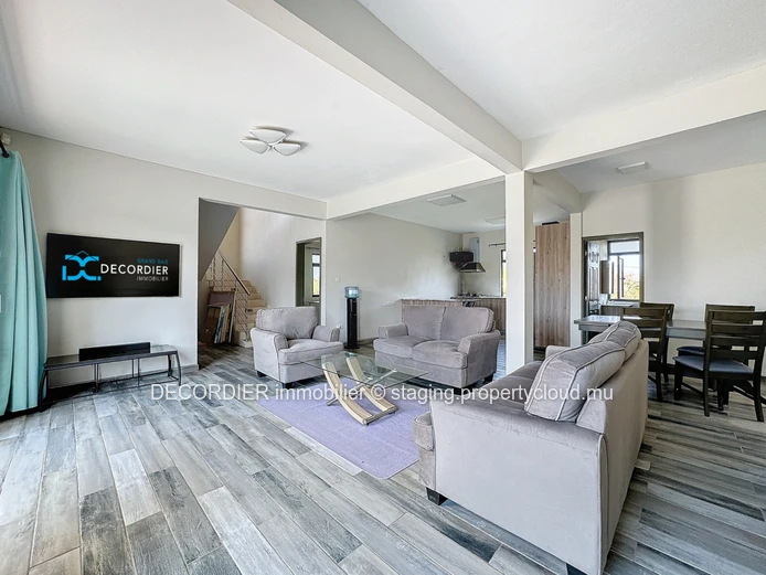 140 m² house with swimming pool