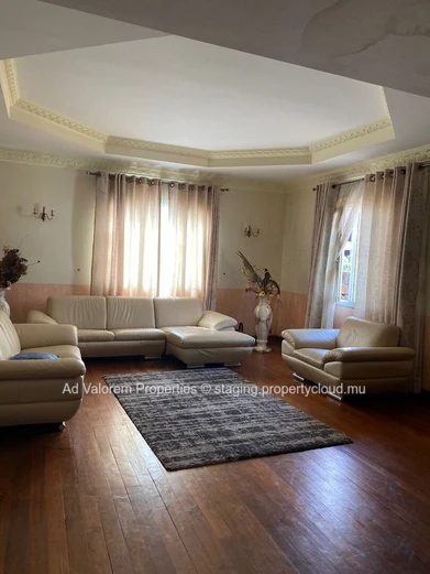 Grand Family Villa on an Acre of Land – A Must-See Opportunity