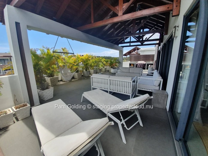 Luxurious 3 Bedroom Penthouse with Jacuzzi | Grand Baie 