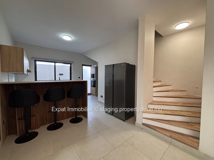 New villa with swimming pool and enclosed garage – Pereybère 