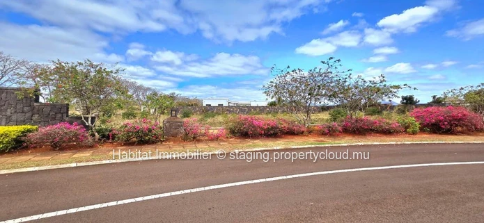 Exceptional plot of 288 toises (1,095?m² / 25 perches) located in the heart of the prestigious gated community of Roy...