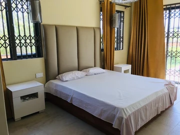 6 Bedroom House