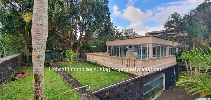 FOR SALE - Big unfurnished house of 1,100 m2 on a land of 1 acre 01 on 3 levels located in a highly residential area ...