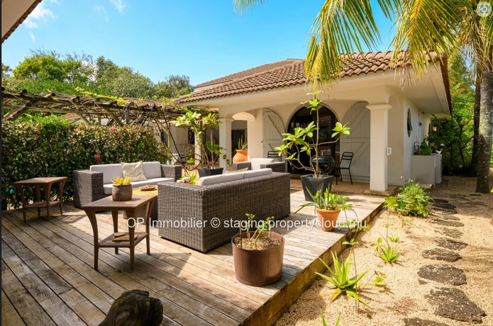 Luxurious Furnished House with Private Pool in Calodyne - Rs 250,000 - Close to Schools, Shops, and Golf Course!