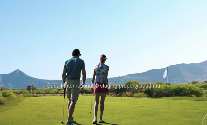 Invest in the west of Mauritius on an exceptional 18-hole golf course: Experience tropical excellence