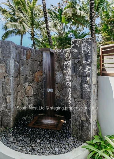 Fabulous 6-bedroom colonial villa with private pool in luxurious golf estate