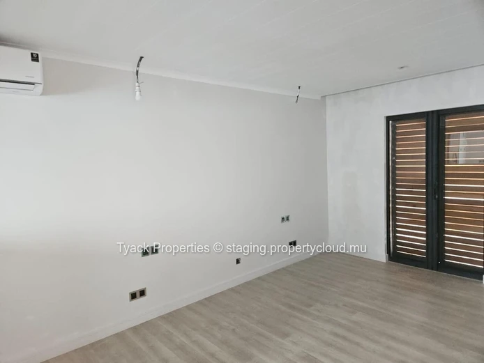 Elegant 2-Bedroom Villa with Pool & Office Space – Cap Malheureux