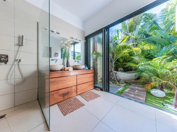 5 Bedroom Villa