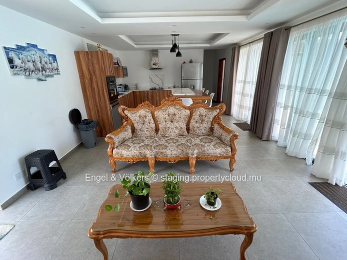 Charming 3-Bedroom House for Rent in Calodyne – Private Pool, Office Space & Close to the Sea