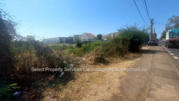 A vendre, Terrain Commercial sur la Route Royale de Bambous à Rs 17.9 M