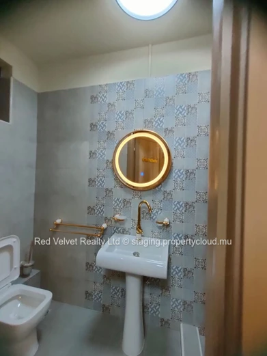 Elegant 4-Bedroom House for Rent in Ébène 