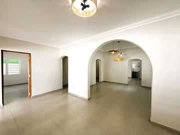 6 Bedroom House